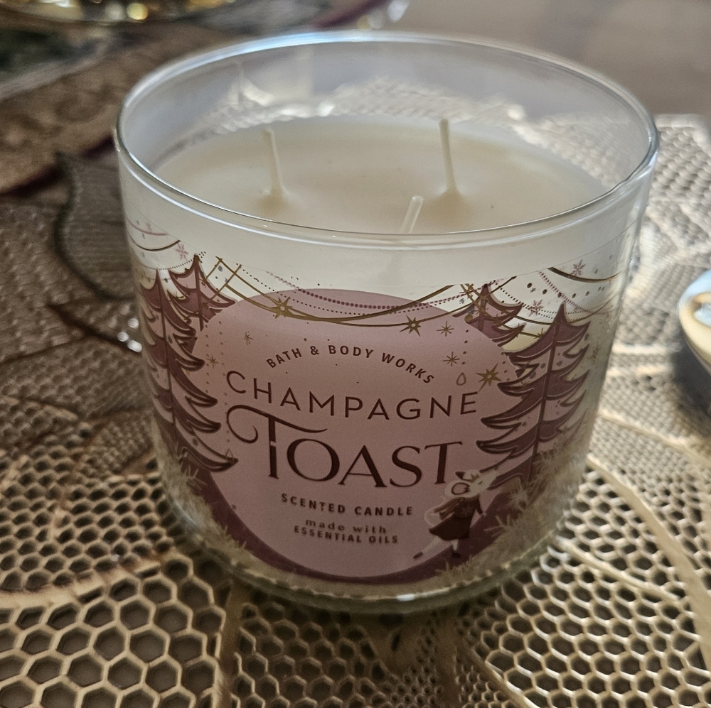 Bath & Body Works Scented Candle NEW 3 Wicks Champagne Toast